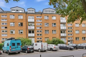 *Charmante Dachgeschosswohnung direkt am Rhein mit Außenstellplatz*