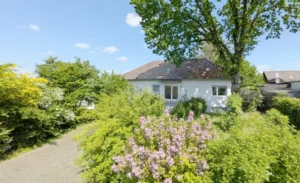 Zentrumsnah! Großer Winkelbungalow in Neunkirchen