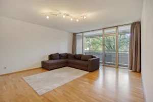 Bezugsbereit in Refrath: 3,5-Zimmer-Wohnung mit Westloggia und Tiefgaragenstellplatz